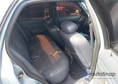 2000 Ford Crown Victoria Lx from USA, damaged, VIN 2FAFP74W1YX154250